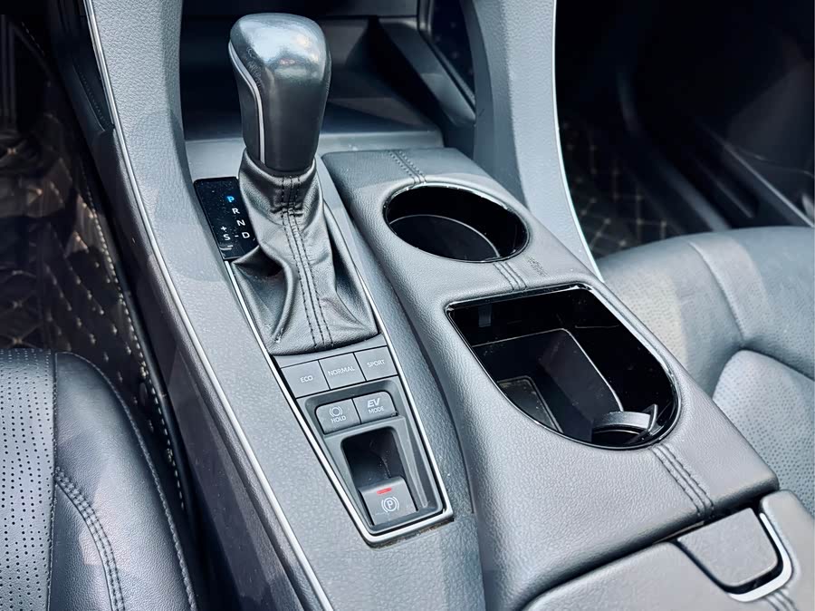 Toyota Avalon 2022 car image #17
