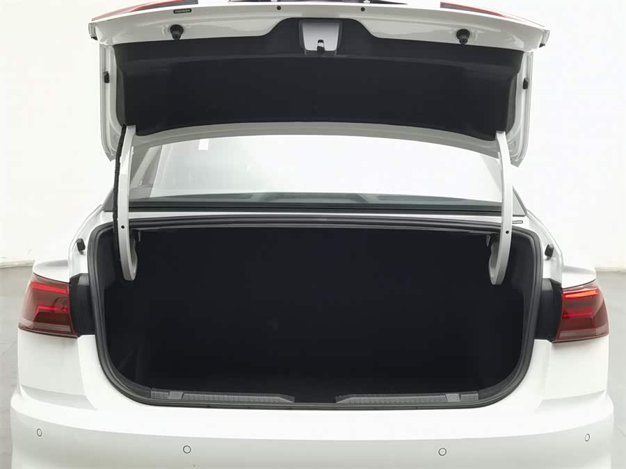 Volkswagen Bora 2022 car image #17