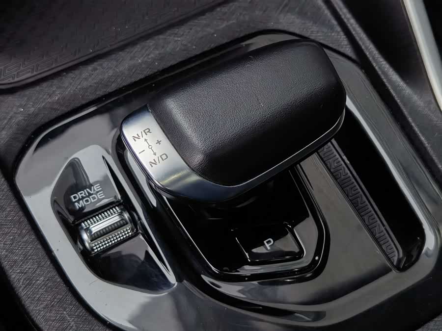 GEELY Coolray 2023 car image #17