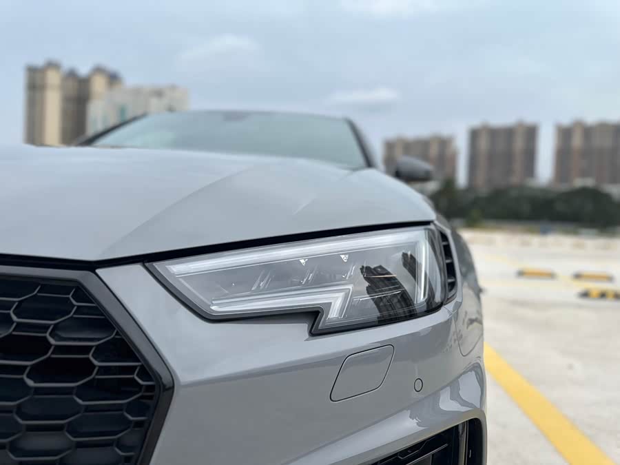 Audi RS 4 2019 car image #17