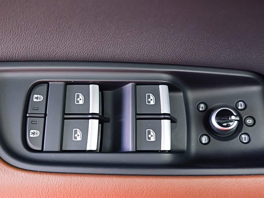 Audi Q7 2022 car image #17