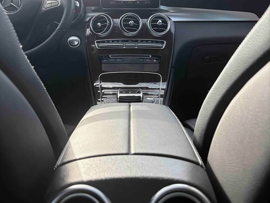 Mercedes-Benz GLC Class 2016 car image #17