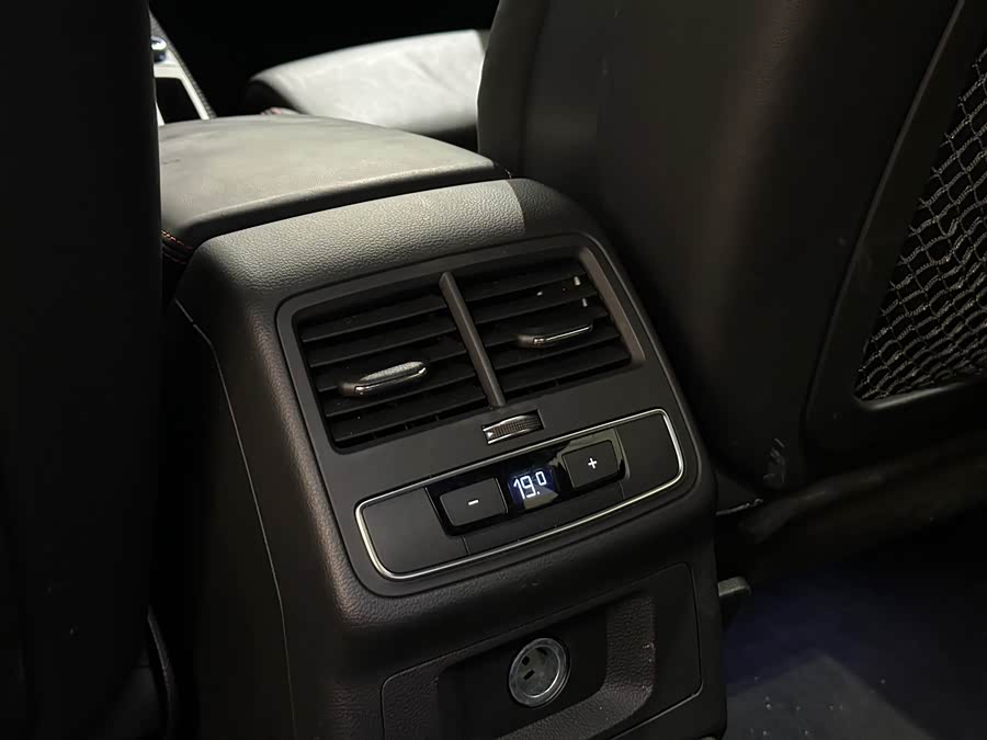 Audi RS 4 2022 immagine di auto #17