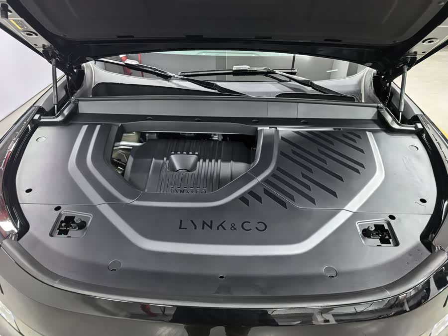 Lynk & Co 900 2025 car image #17