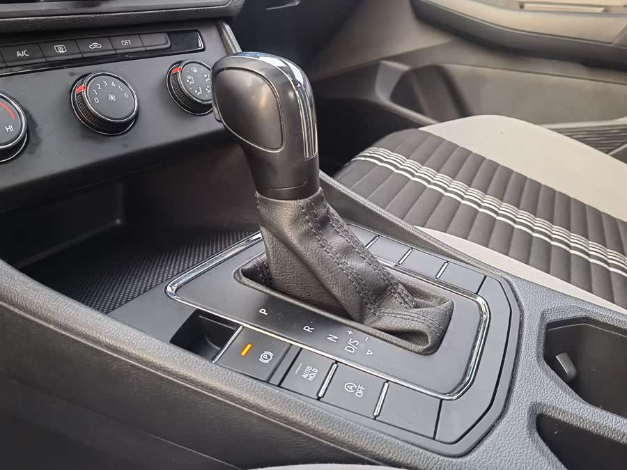Volkswagen Bora 2023 immagine di auto #17