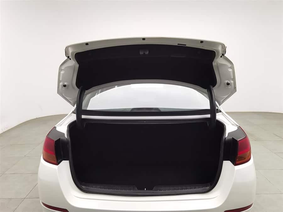 Kia K5 2015 car image #17
