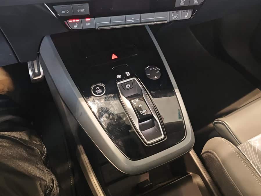 Audi Q5 e-tron 2023 immagine di auto #17