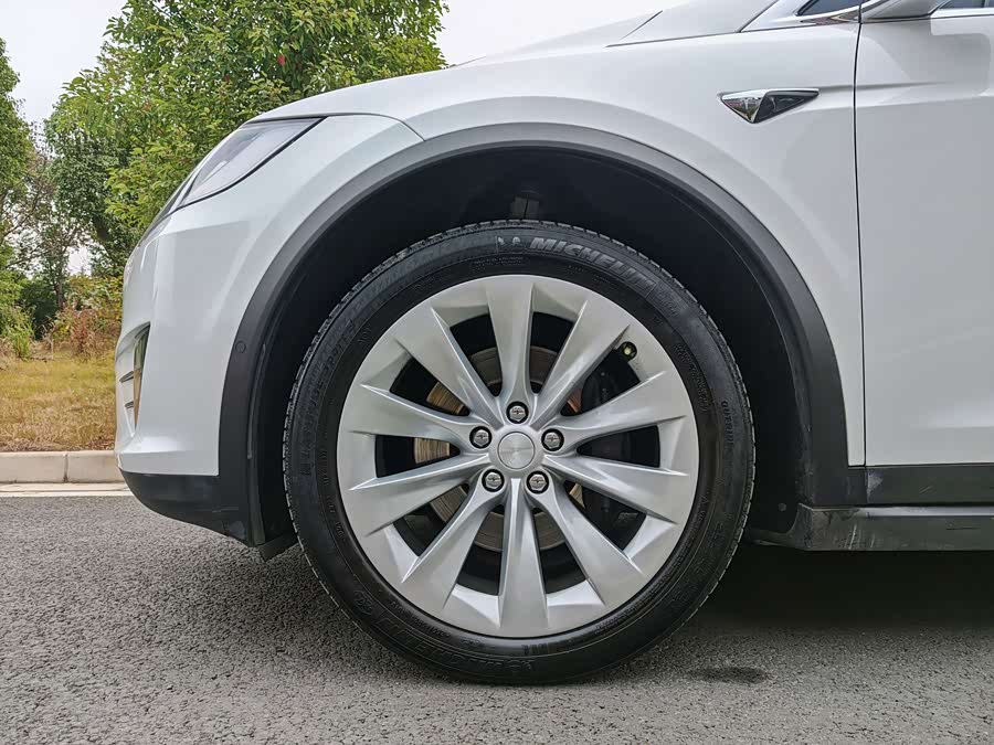 Tesla Model X 2018 immagine di auto #17