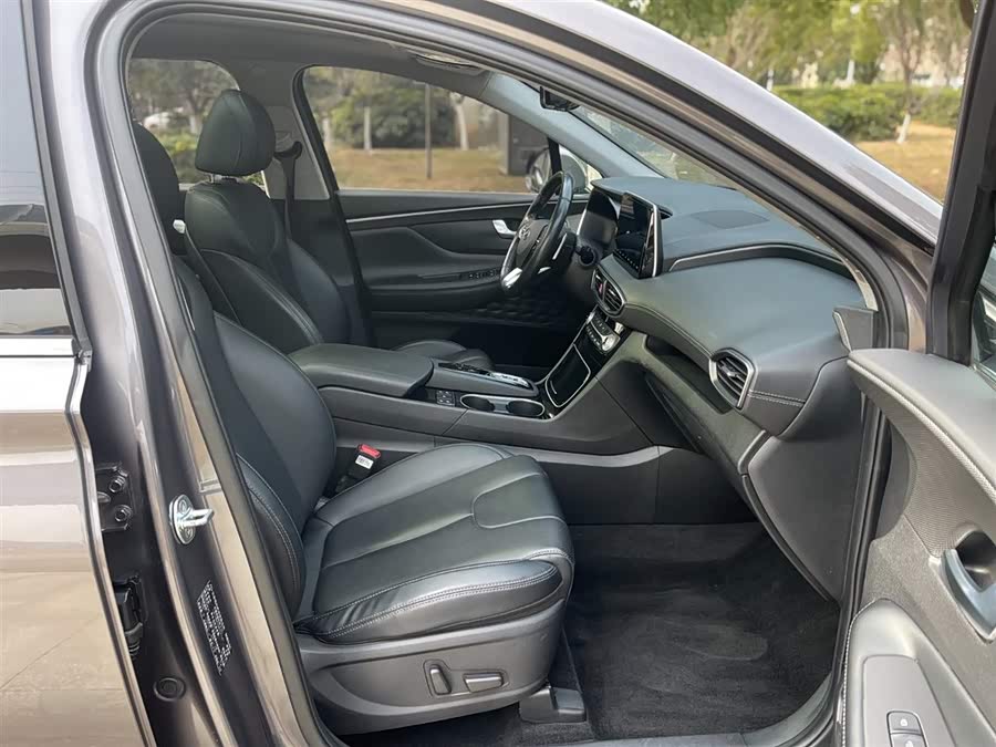 Hyundai Santa Fe 2021 car image #17