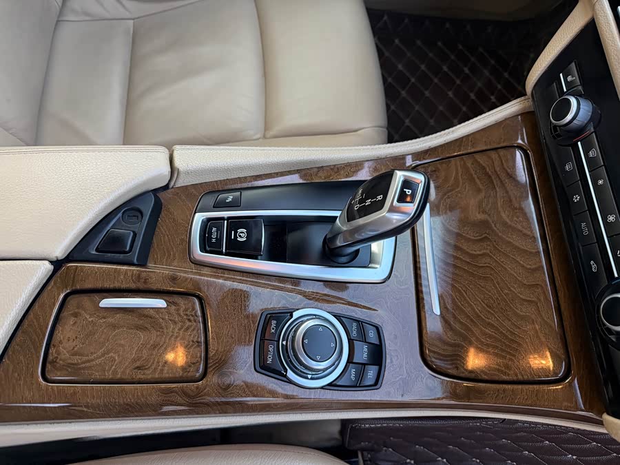 BMW 5 Series 2011 image de voiture #17