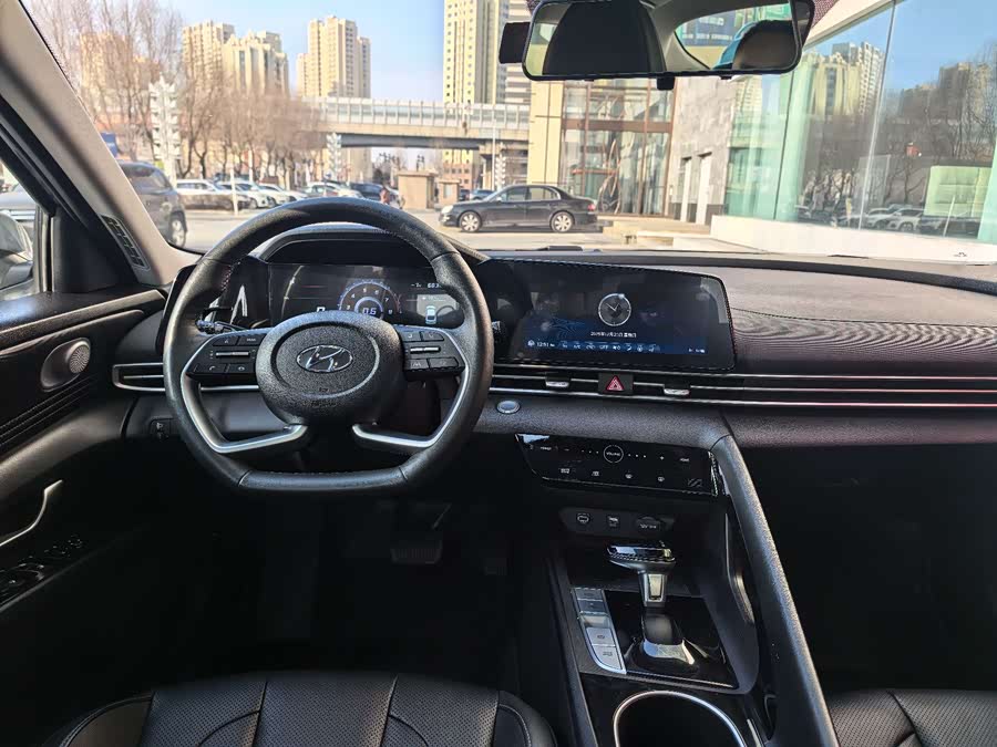 Hyundai Elantra 2022 car image #17