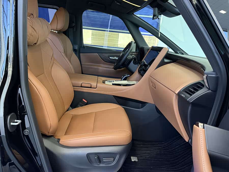 Toyota Alphard 2025 car image #17
