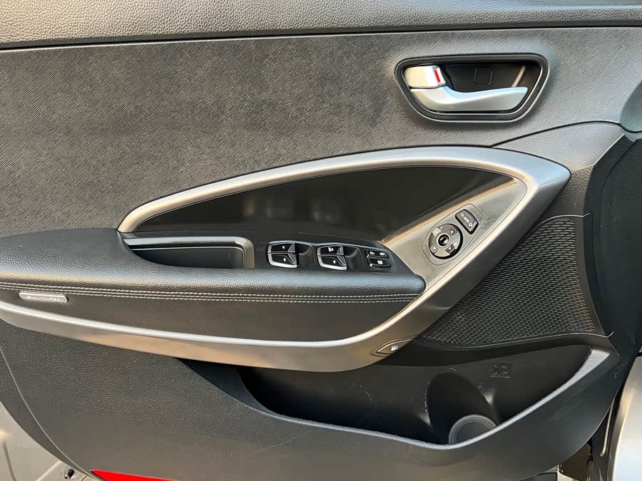 Hyundai Santa Fe 2015 car image #17