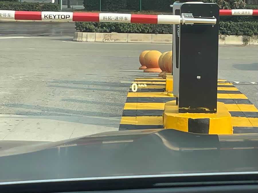 BMW X7 2020 car image #17