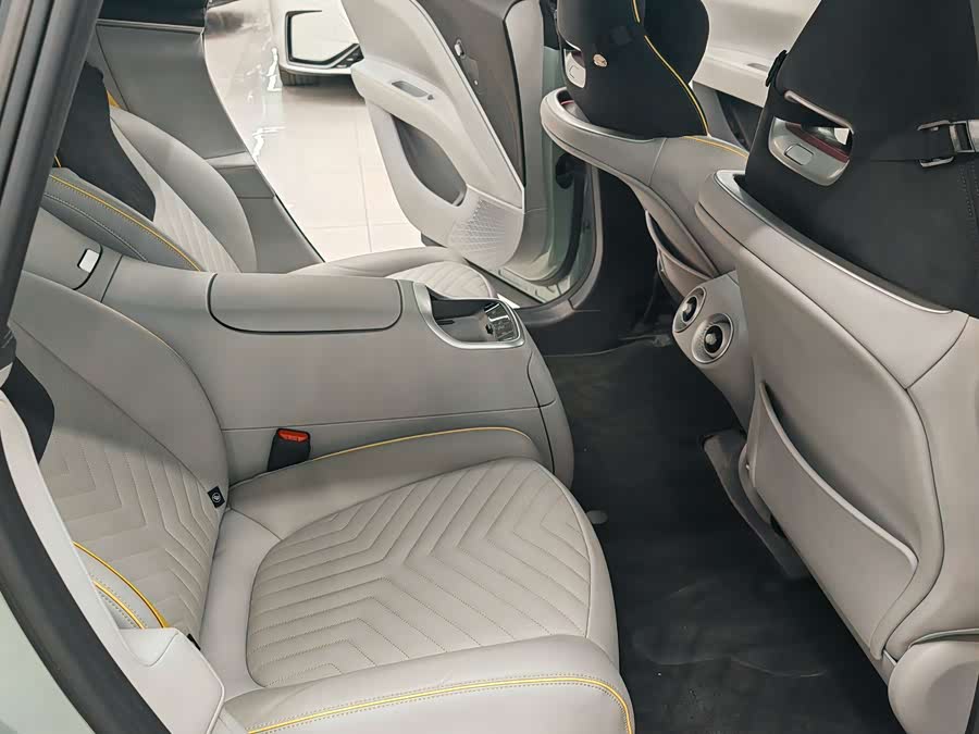 Avatr 11 2023 car image #17