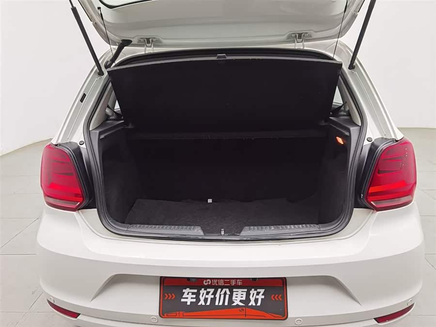 Volkswagen Polo 2016 car image #17