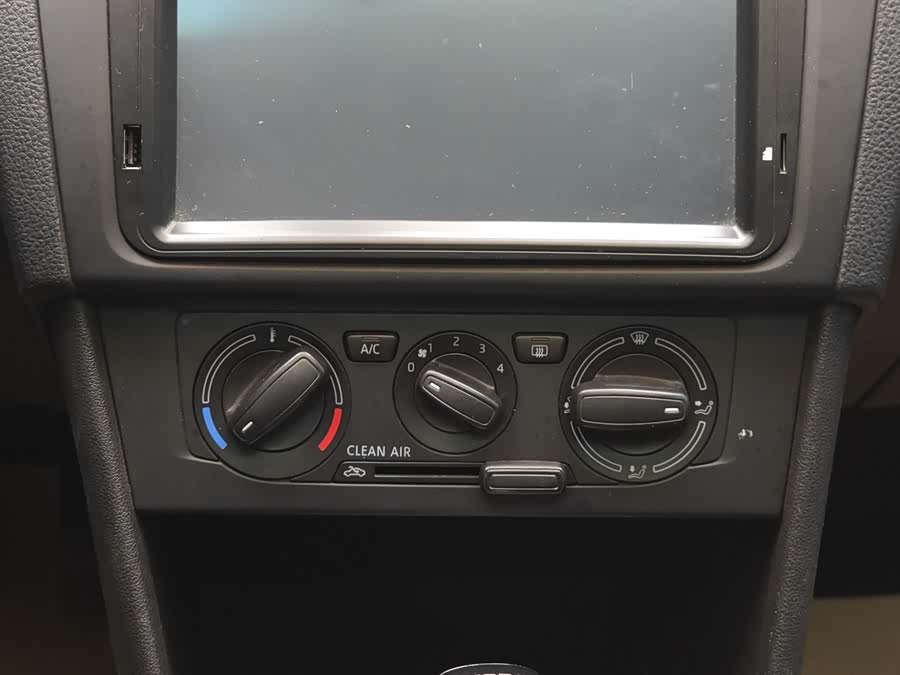 Skoda Rapid Spaceback 2019 car image #17