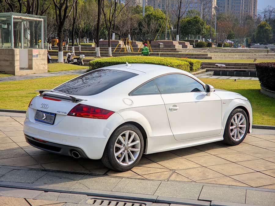 Audi TT 2013 car image #17