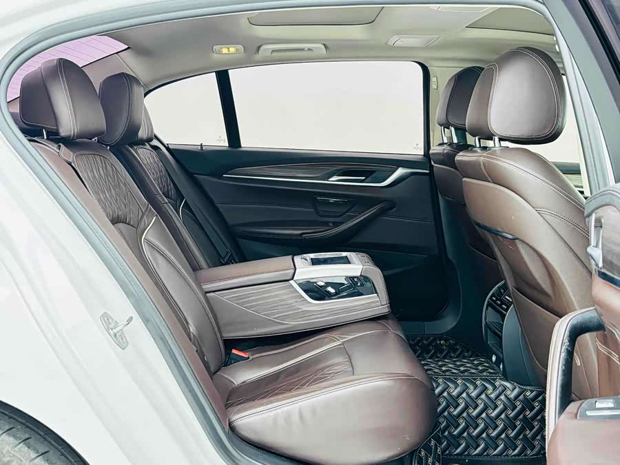 BMW 5 Series 2018 #17 BMW 5 Series 2018 car image #17