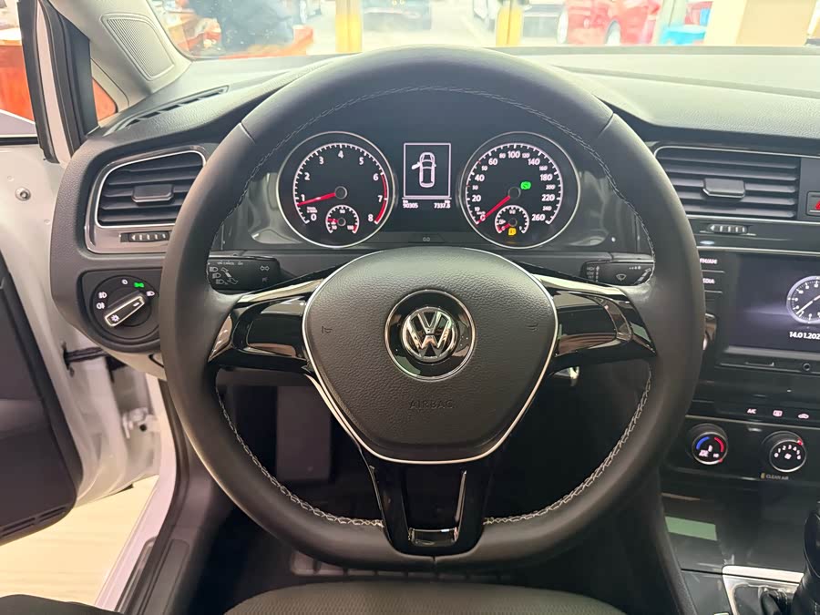 Volkswagen Golf 2017 car image #17
