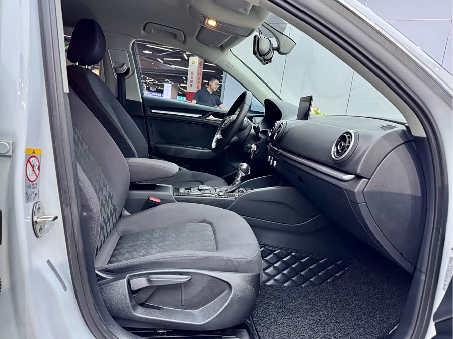 Audi A3 2016 car image #17