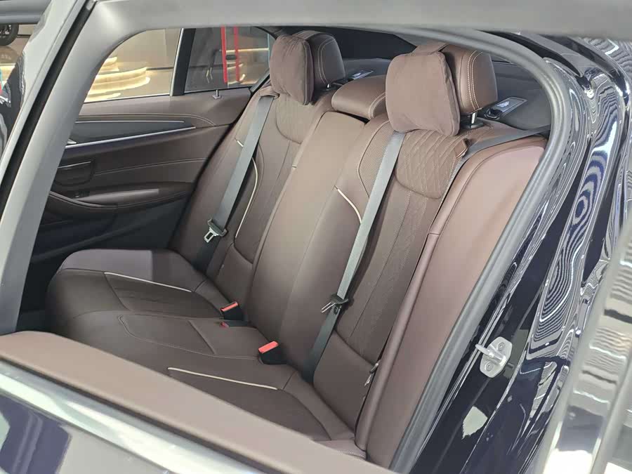 BMW 5 Series 2023 #17 BMW 5 Series 2023 car image #17