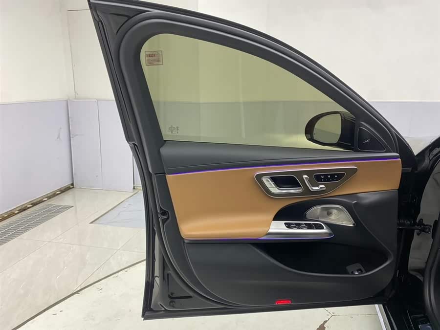 Mercedes-Benz E Class 2025 car image #17