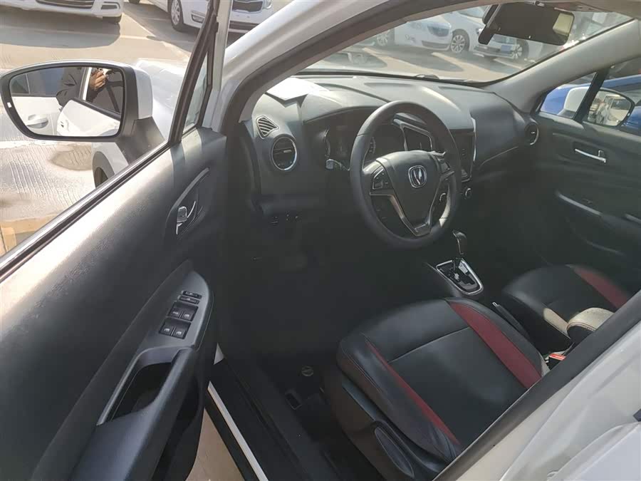 Changan CS15 2018 صورة سيارة #17