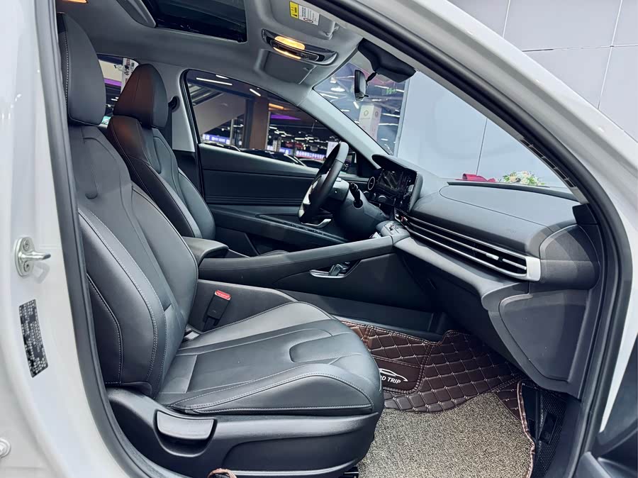 Hyundai Elantra 2025 car image #17