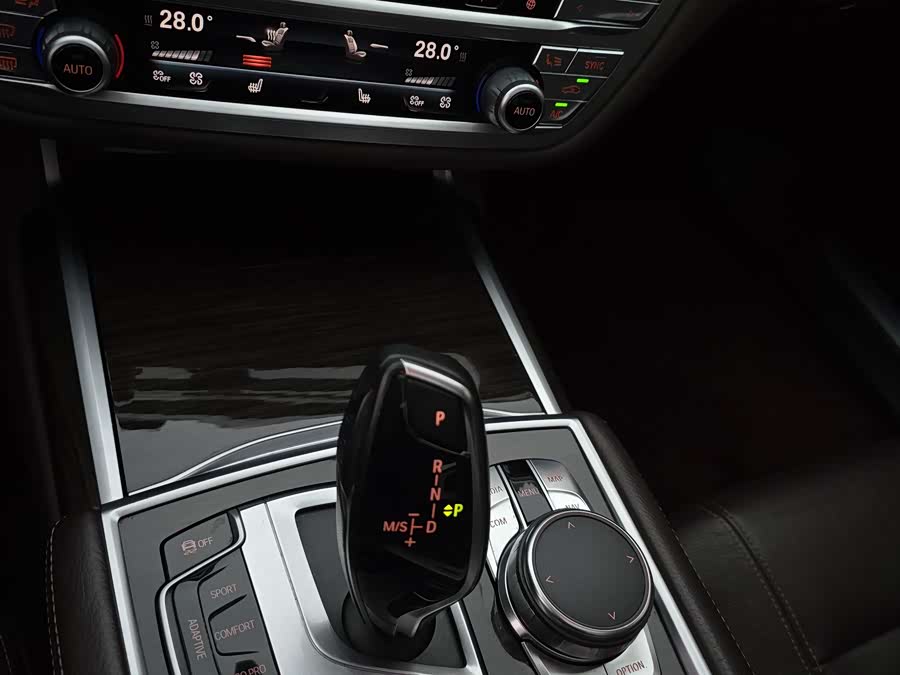 BMW 7 Series 2016 immagine di auto #17