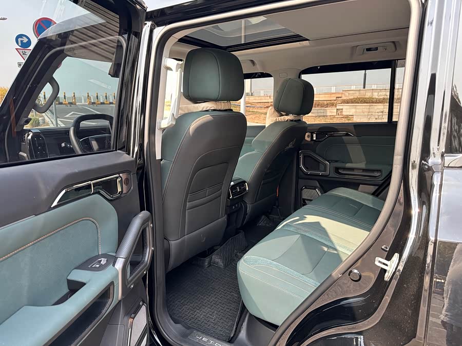 Jetour Traveller 2023 car image #17