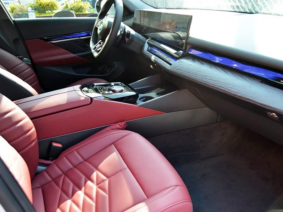 BMW i5 2025 car image #17