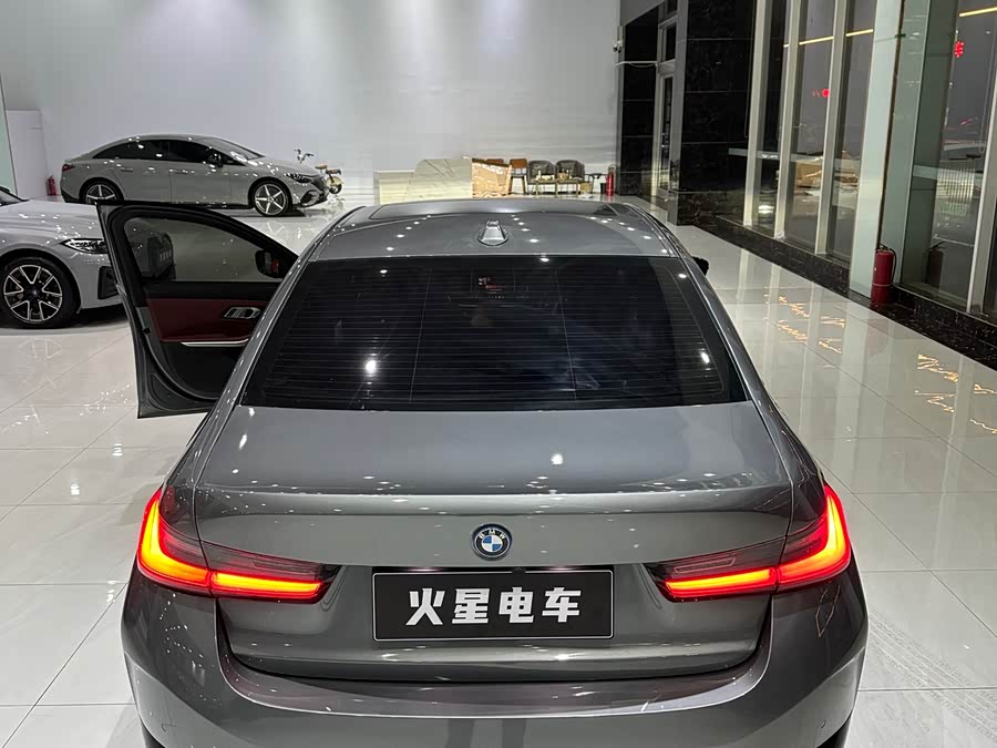 BMW i3 2023 car image #17