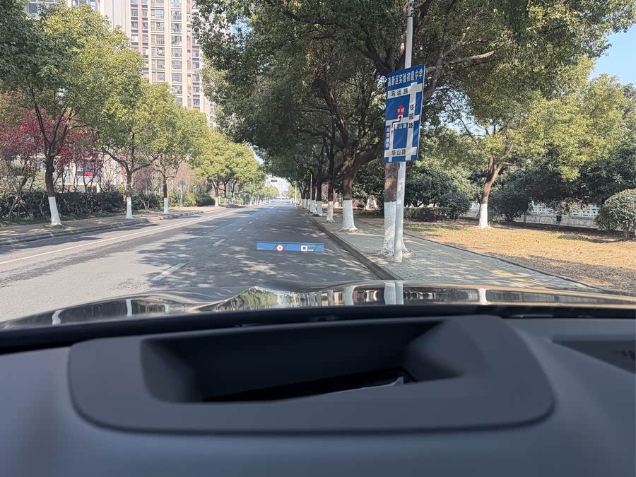 BMW X6 M 2023 #17 BMW X6 M 2023 car image #17