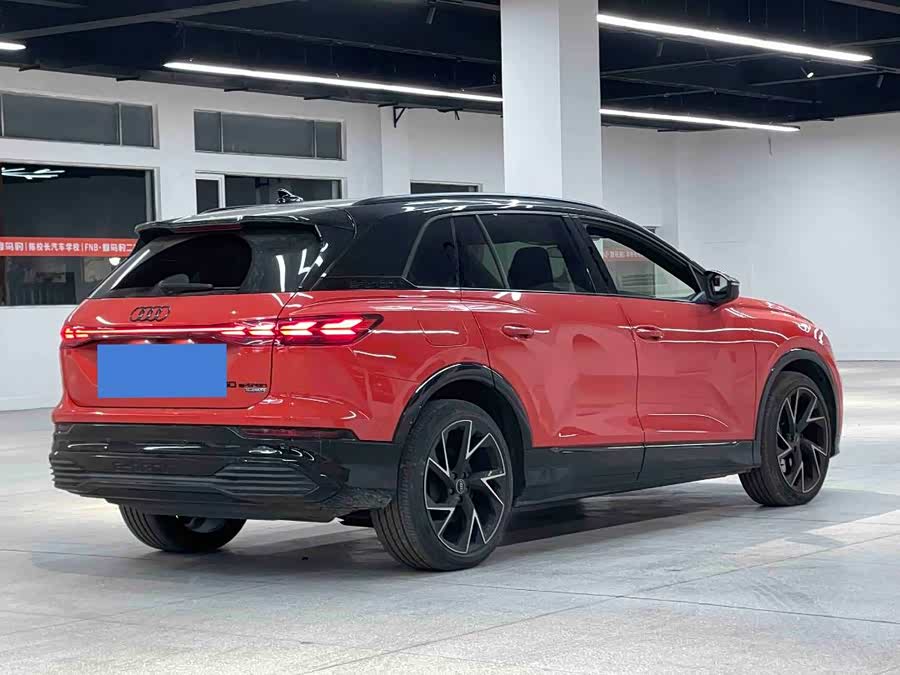 Audi Q5 e-tron 2022 صورة سيارة #17