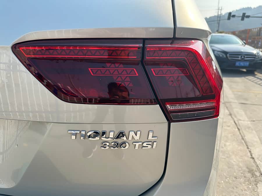 Volkswagen Tiguan L 2016 car image #17