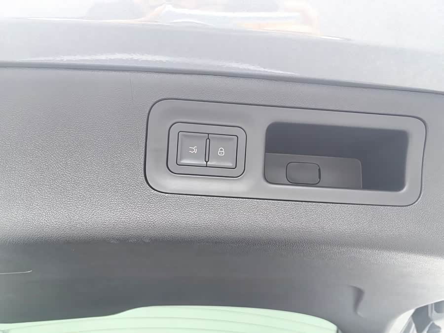 BYD SongL DM-i 2025 car image #17