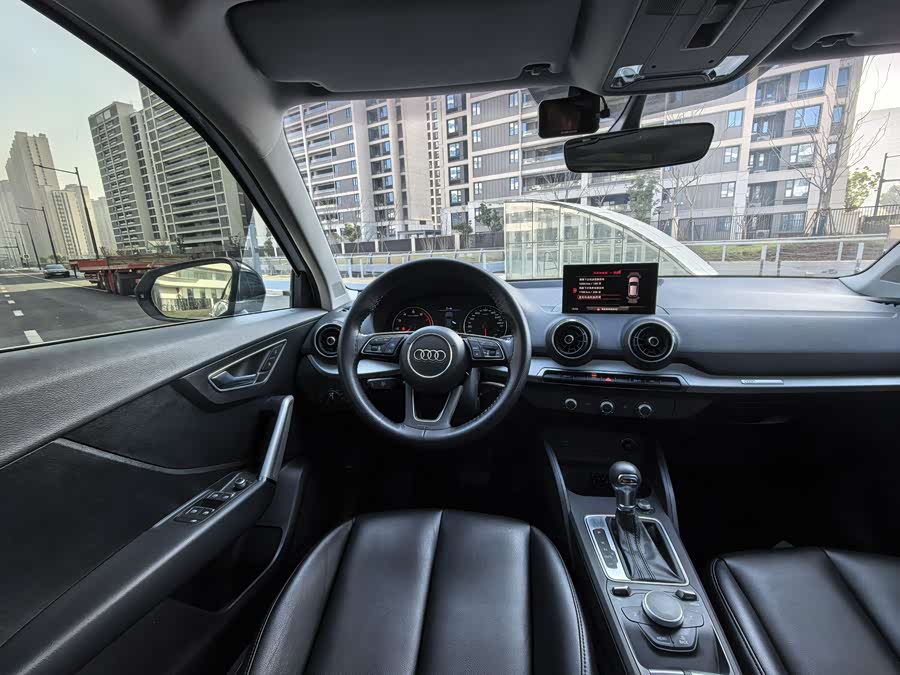 Audi Q2L 2021 car image #17