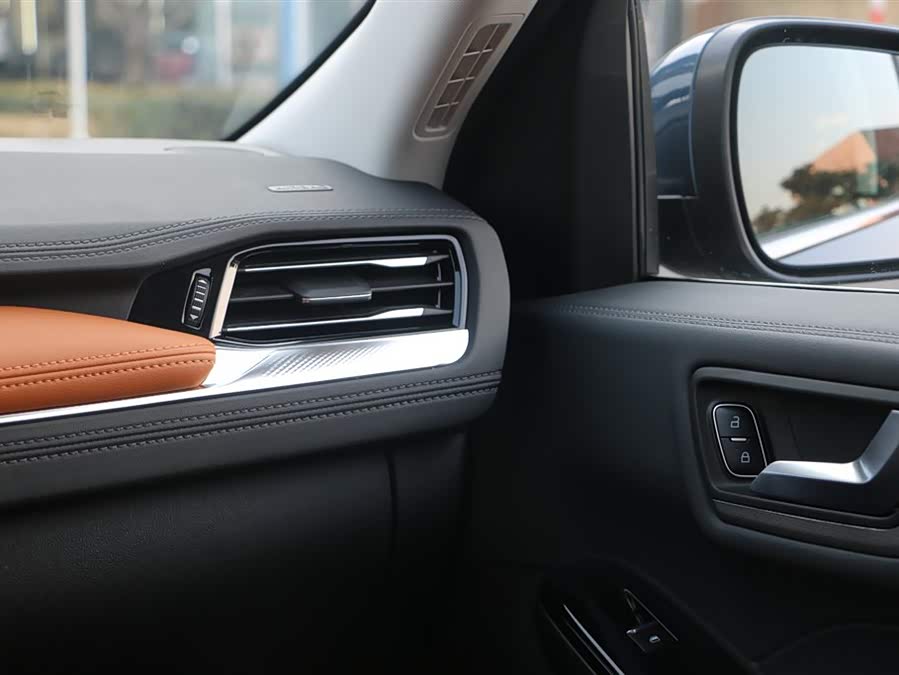 Ford Escape 2023 car image #17