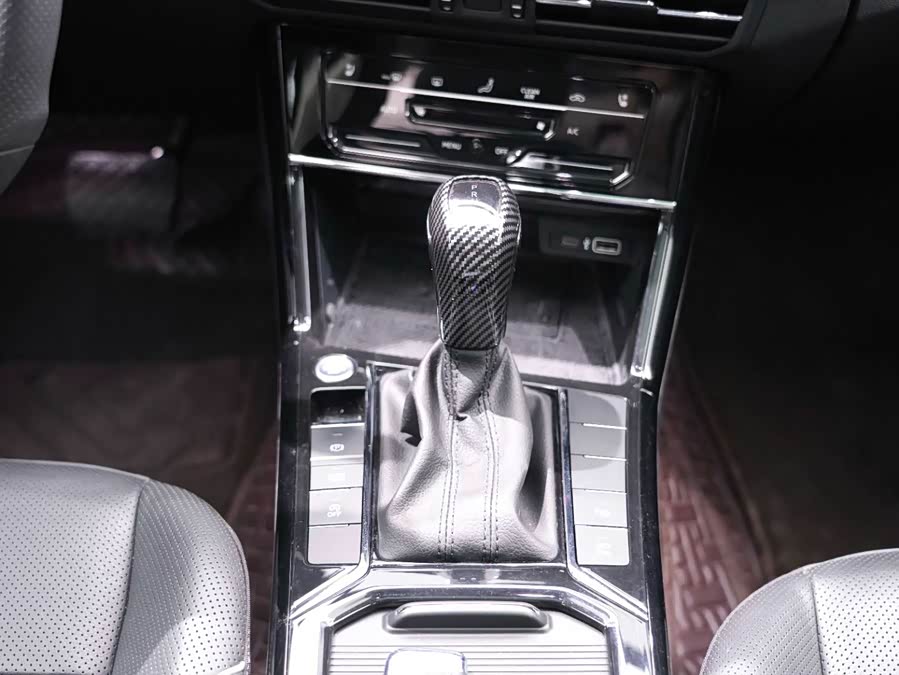 Volkswagen Passat 2023 immagine di auto #17