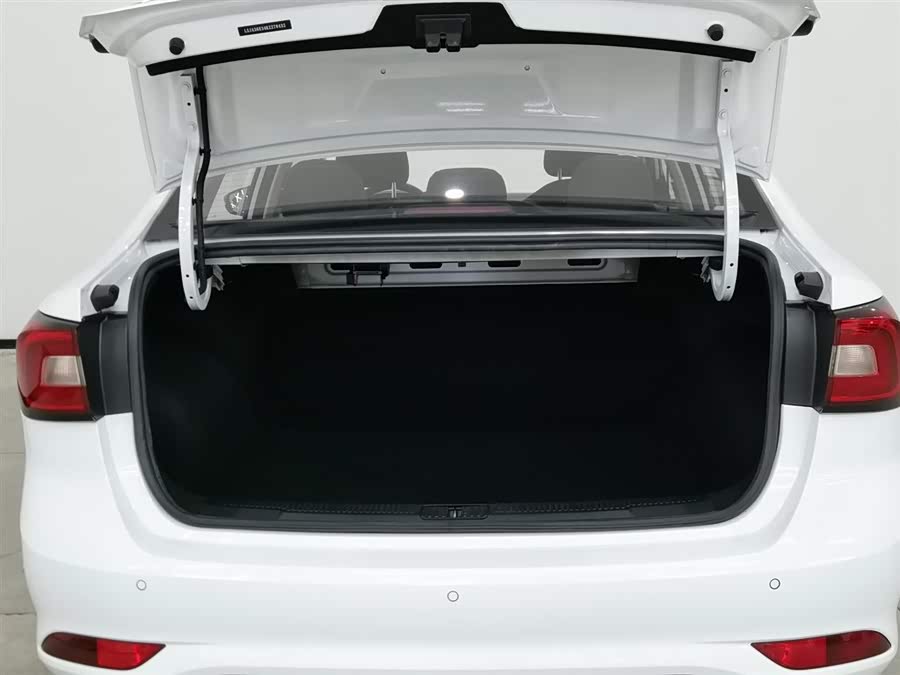 Roewe i5 2020 car image #17