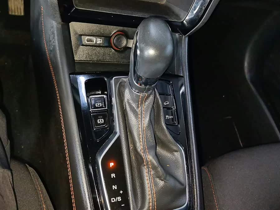 Roewe RX3 2021 car image #17