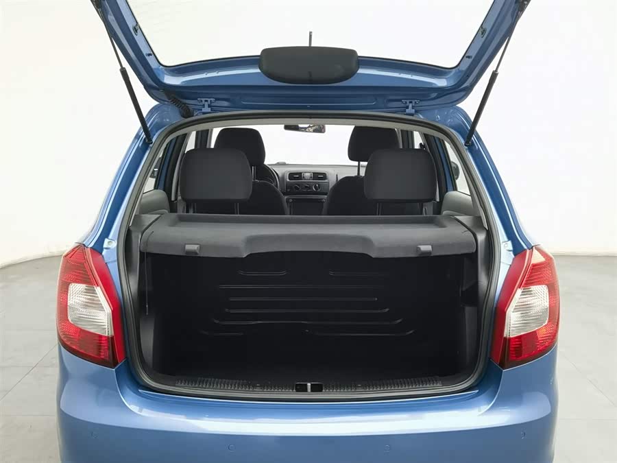 Skoda Fabia 2012 car image #17