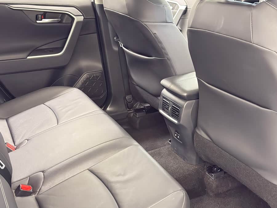 Toyota RAV4 2021 car image #17