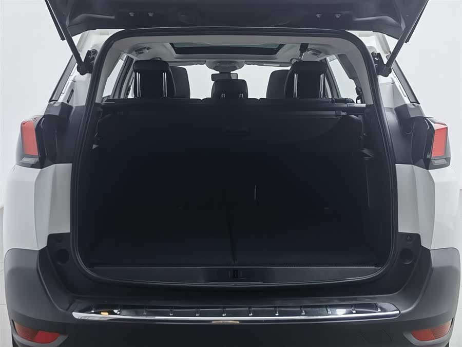 Peugeot 5008 2024 car image #17