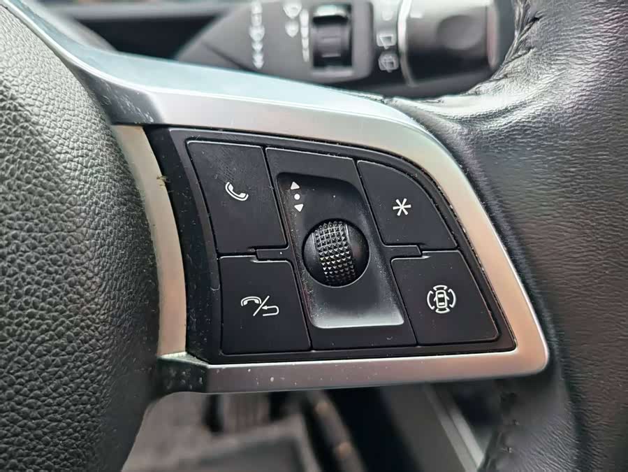 BYD Tang 2018 #17 BYD Tang 2018 car image #17