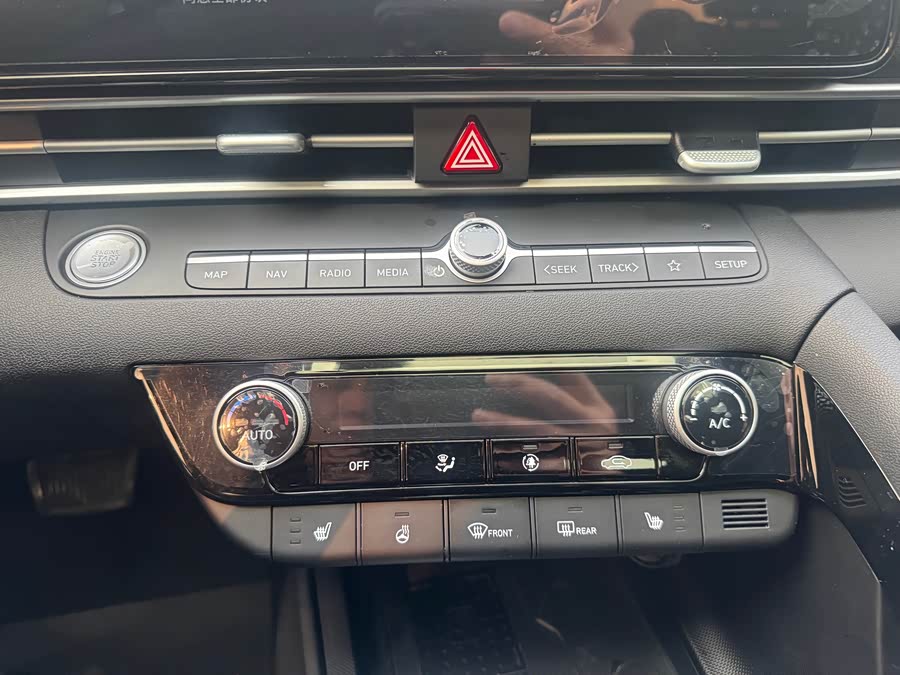 Hyundai Elantra 2025 immagine di auto #17