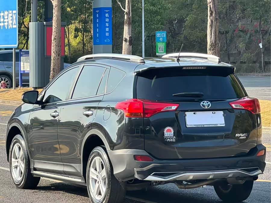 Toyota RAV4 2014 изображение автомобиля #17