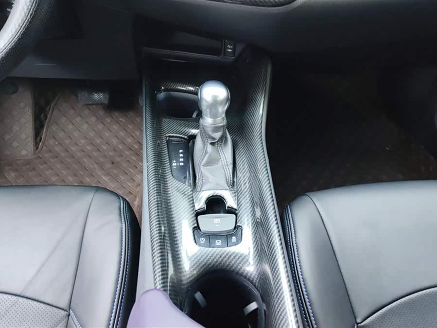 Toyota C-HR 2019 immagine di auto #17