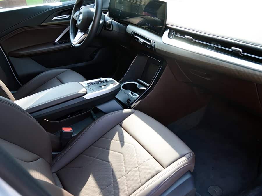 BMW iX1 2024 #17 BMW iX1 2024 immagine di auto #17